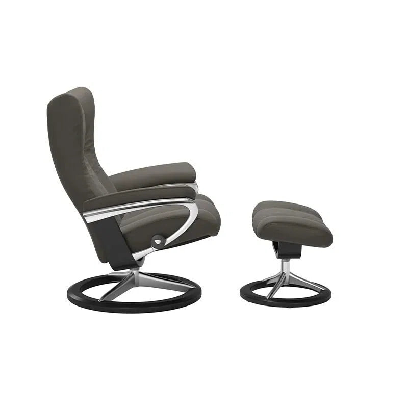 Classic Ergonomic Swivel Recliner